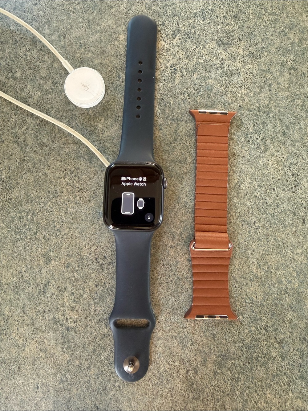 Apple Watch SE with 2 charger and extra strap